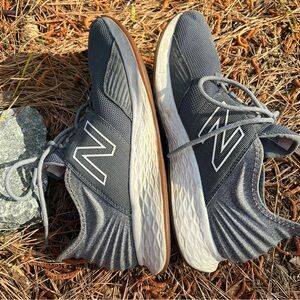 ▪️NEW BALANCE▪️Fresh Foam ROAV
V1 Running Shoes SIZE 9.5